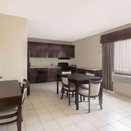 Baymont By Wyndham Columbus Hotel Bagian luar foto