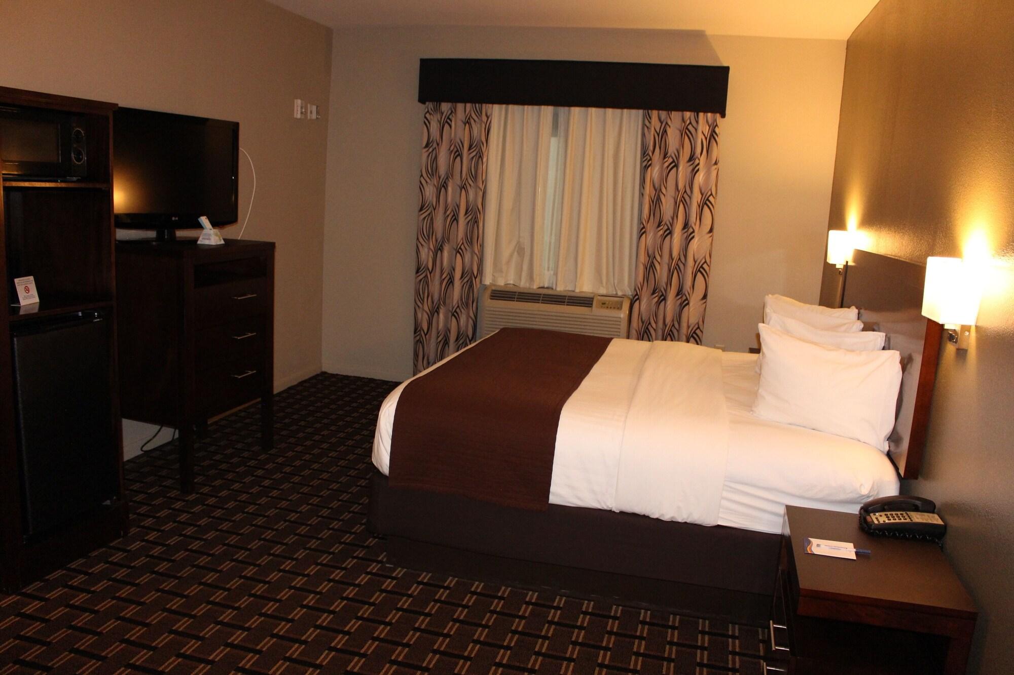 Baymont By Wyndham Columbus Hotel Bagian luar foto