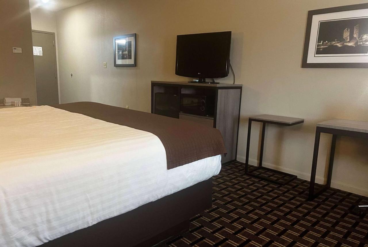 Baymont By Wyndham Columbus Hotel Bagian luar foto