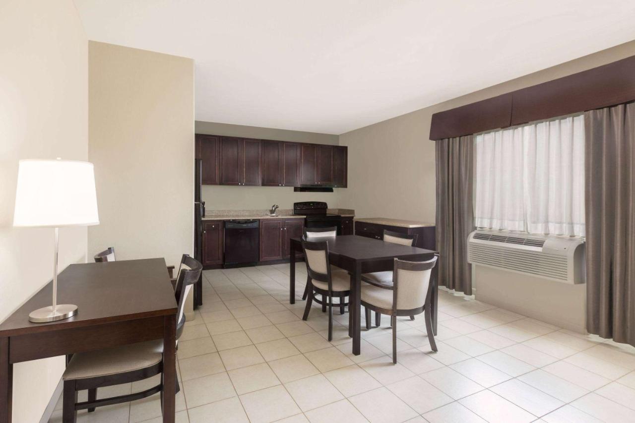 Baymont By Wyndham Columbus Hotel Bagian luar foto
