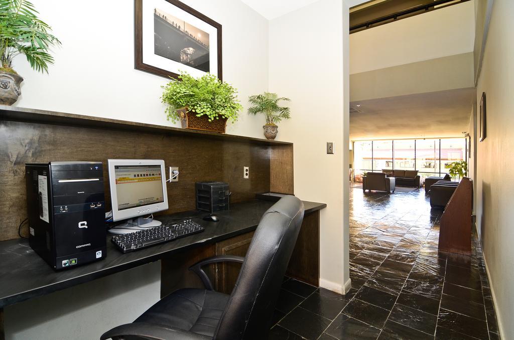 Baymont By Wyndham Columbus Hotel Bagian luar foto