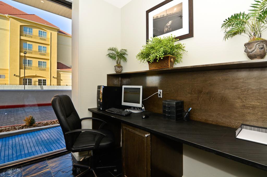 Baymont By Wyndham Columbus Hotel Bagian luar foto