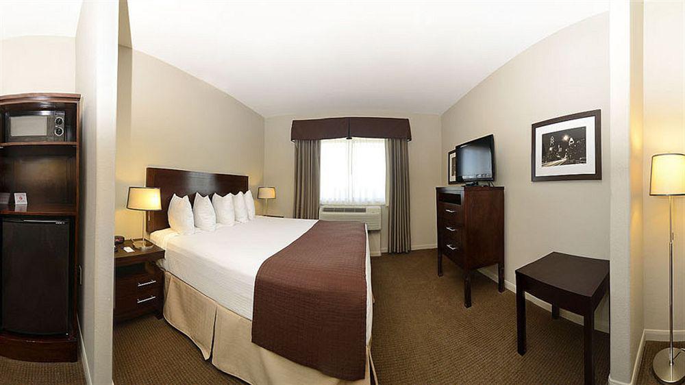 Baymont By Wyndham Columbus Hotel Bagian luar foto